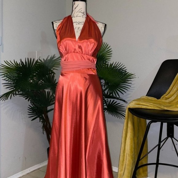 Morgan & Co Knee Lenght Prom Dress - Picture 3 of 8